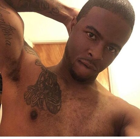 Nacktes geleaktes OnlyFans-Foto von Antoine L Knight