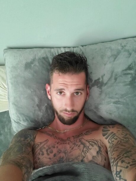 Nacktes geleaktes OnlyFans-Foto von Yourdumbitch