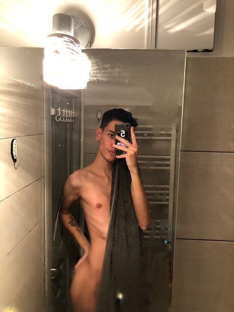 Nacktes geleaktes OnlyFans-Foto von Twink21