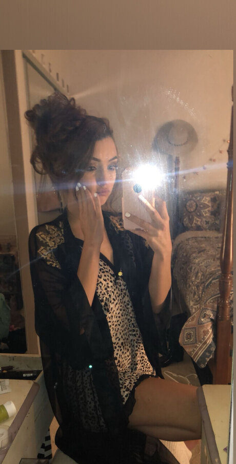 Nacktes geleaktes OnlyFans-Foto von Lola Roberts