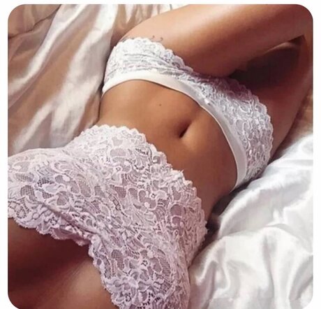 Nacktes geleaktes OnlyFans-Foto von Caroline