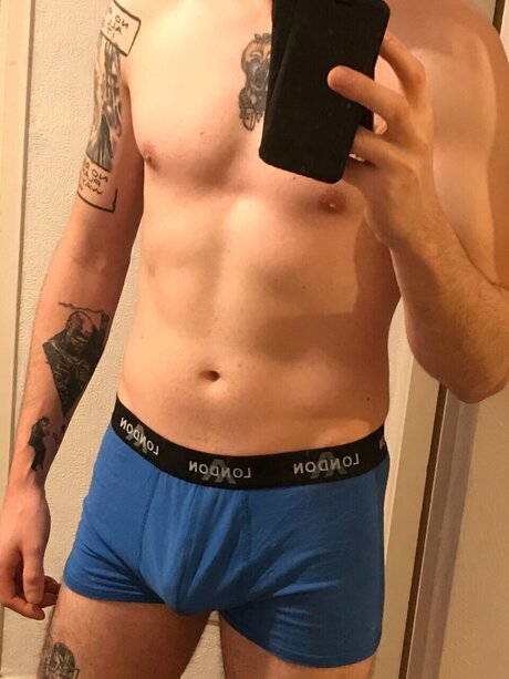Nacktes geleaktes OnlyFans-Foto von Fiftyfifty