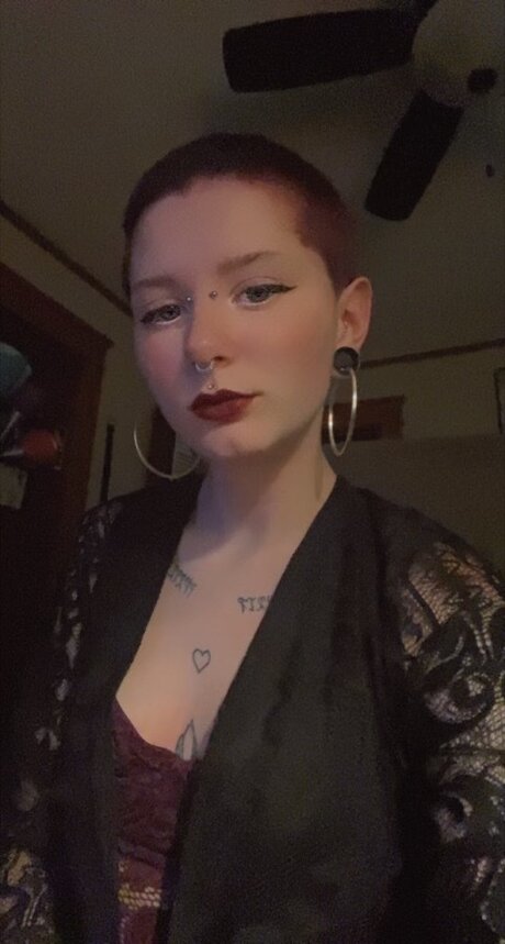 Nacktes geleaktes OnlyFans-Foto von Nikki