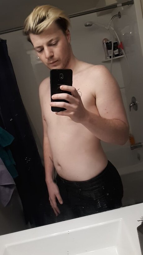 Nacktes geleaktes OnlyFans-Foto von Grey Dinsdale