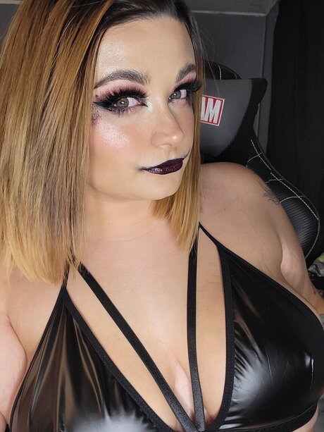 Nacktes geleaktes OnlyFans-Foto von Amethyst Layne