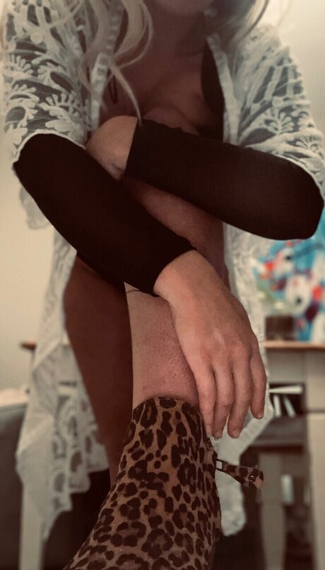 Nacktes geleaktes OnlyFans-Foto von Love Triangle