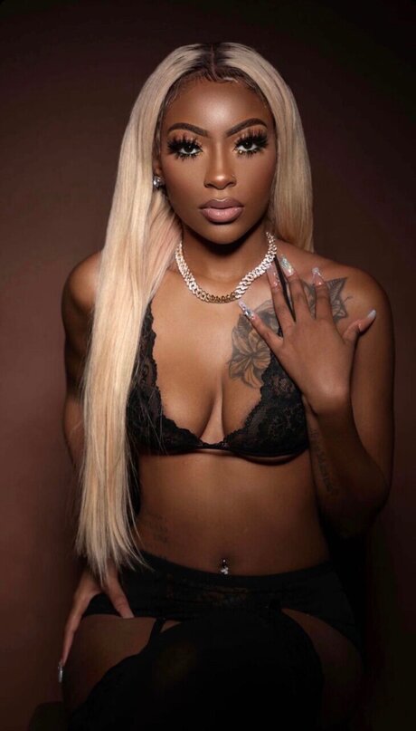 Nacktes geleaktes OnlyFans-Foto von Nova Amour