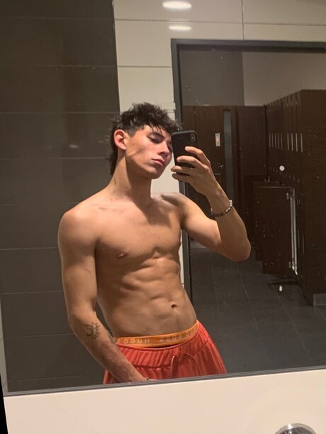 Nacktes geleaktes OnlyFans-Foto von Baby Michael