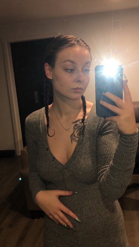 Nacktes geleaktes OnlyFans-Foto von Little Hilly