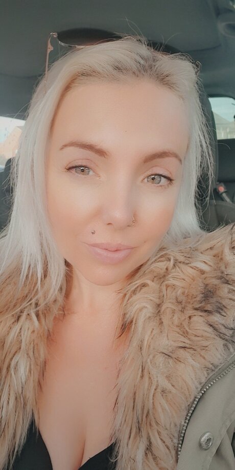 Nacktes geleaktes OnlyFans-Foto von Embo