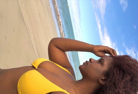Nacktes geleaktes OnlyFans-Foto von Lesyeuxdeleni