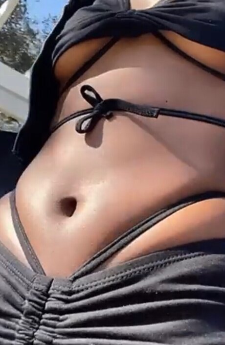 Nacktes geleaktes OnlyFans-Foto von Mizzbendthatova