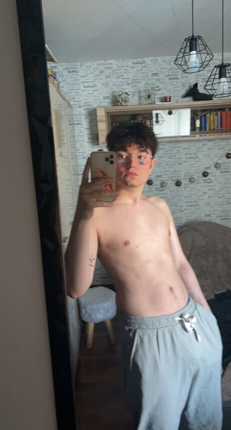 Nacktes geleaktes OnlyFans-Foto von Adrian