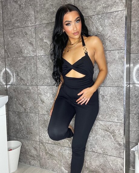 Nacktes geleaktes OnlyFans-Foto von Phoebe Broughton