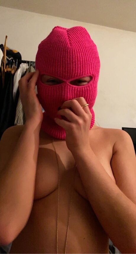 Nacktes geleaktes OnlyFans-Foto von Baby Balaclava