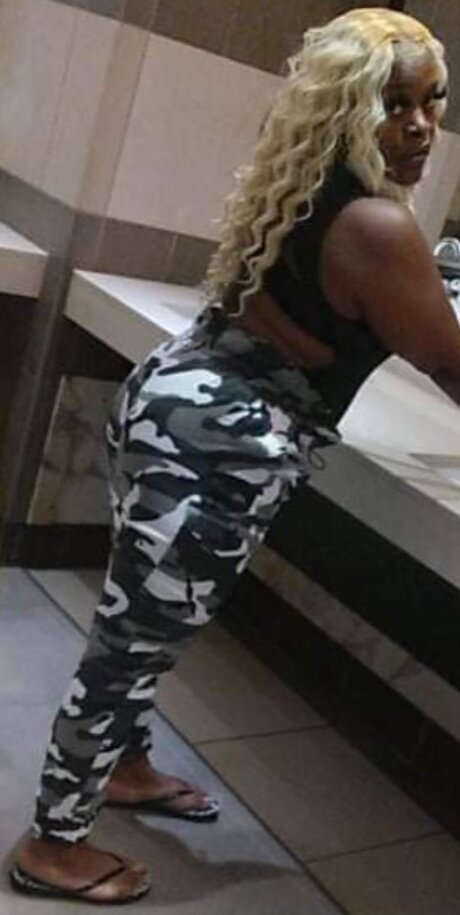 Nacktes geleaktes OnlyFans-Foto von Olivia Armstrong