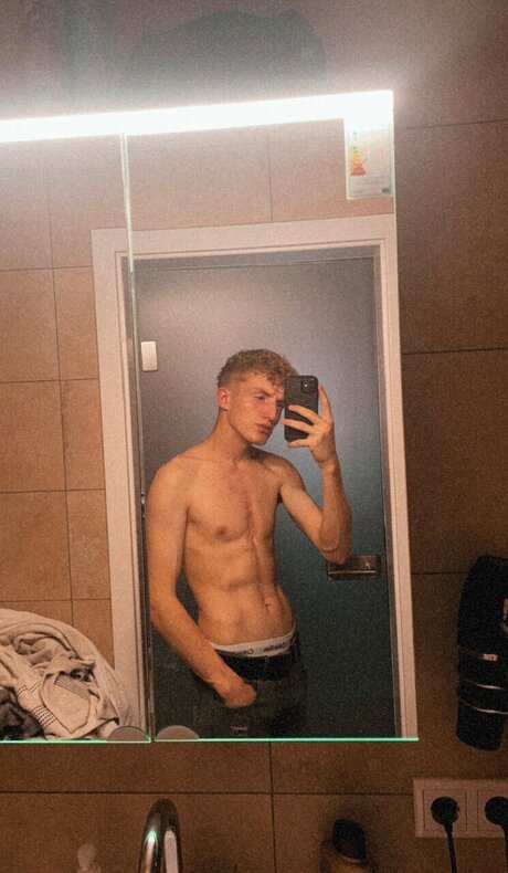 Nacktes geleaktes OnlyFans-Foto von Miguel