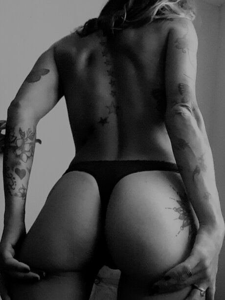 Nacktes geleaktes OnlyFans-Foto von Yeyogo