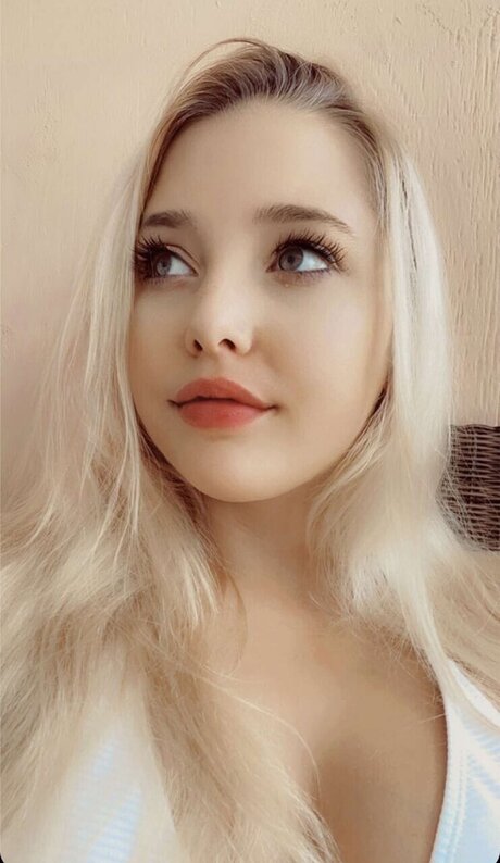 Nacktes geleaktes OnlyFans-Foto von Olivia Salem