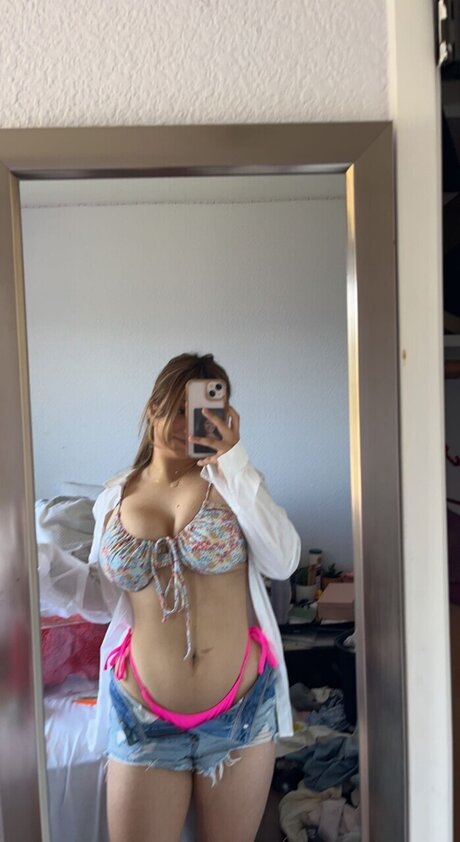 Nacktes geleaktes OnlyFans-Foto von Yasmin