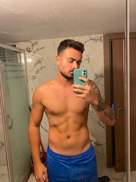 Nacktes geleaktes OnlyFans-Foto von Enver Etin