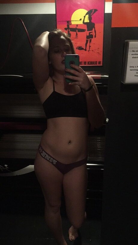 Nacktes geleaktes OnlyFans-Foto von Lizzy