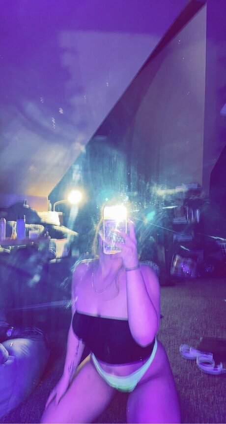 Nacktes geleaktes OnlyFans-Foto von Ashleigh