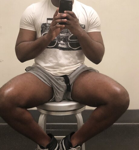 Nacktes geleaktes OnlyFans-Foto von Brownstallion