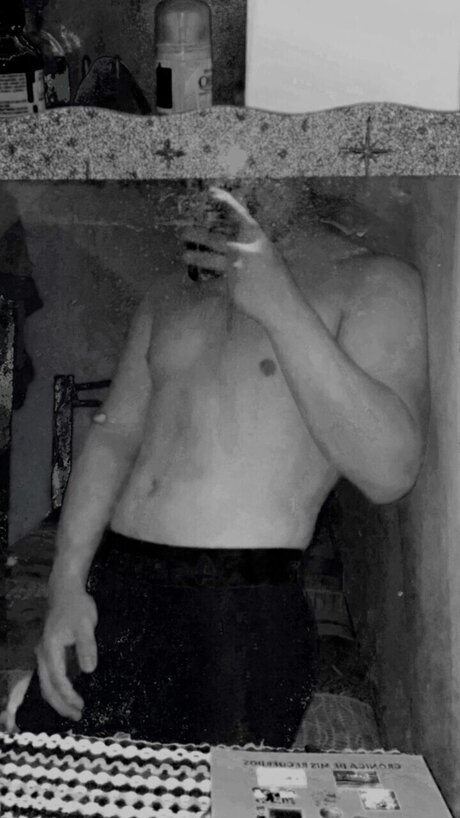 Nacktes geleaktes OnlyFans-Foto von Simon