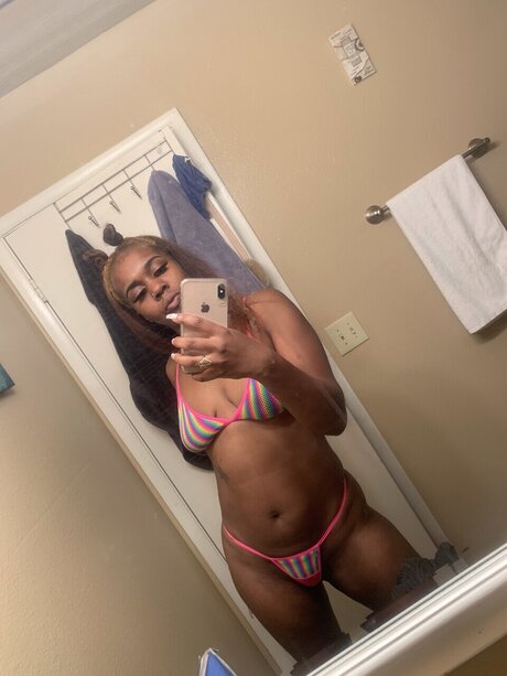 Nacktes geleaktes OnlyFans-Foto von Honey Baby