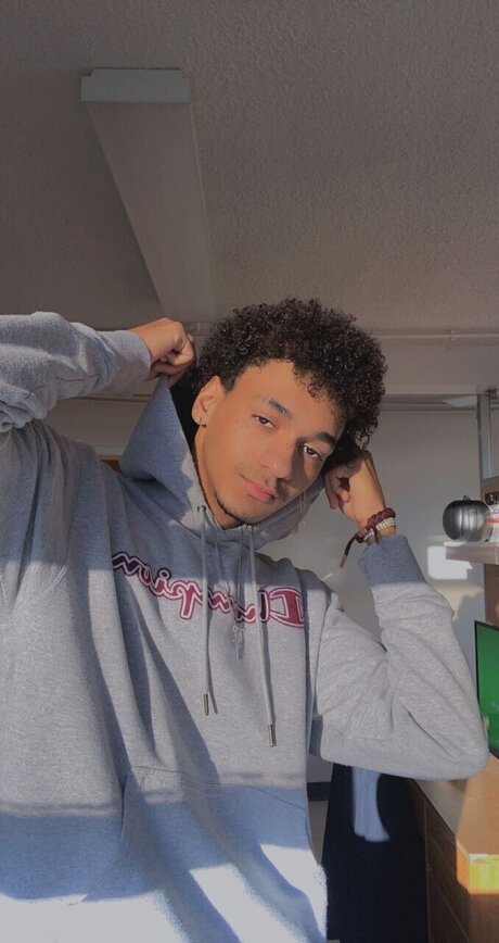 Nacktes geleaktes OnlyFans-Foto von Tj