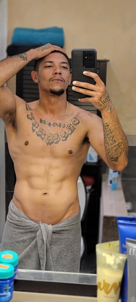 Nacktes geleaktes OnlyFans-Foto von Papitonice