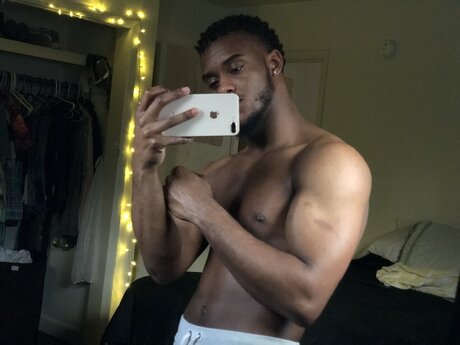 Nacktes geleaktes OnlyFans-Foto von Kreol Theblacdon