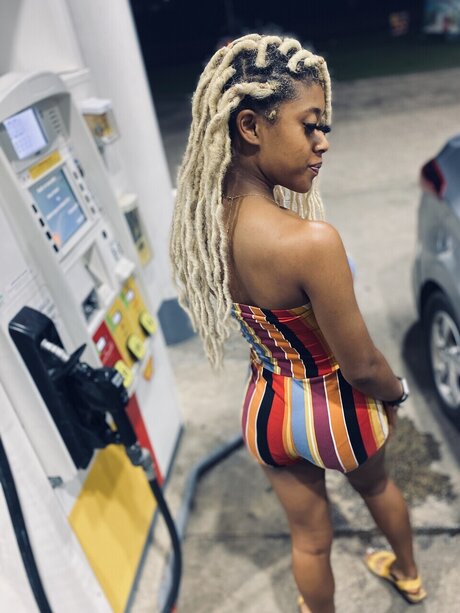 Nacktes geleaktes OnlyFans-Foto von Zillionaire Experience