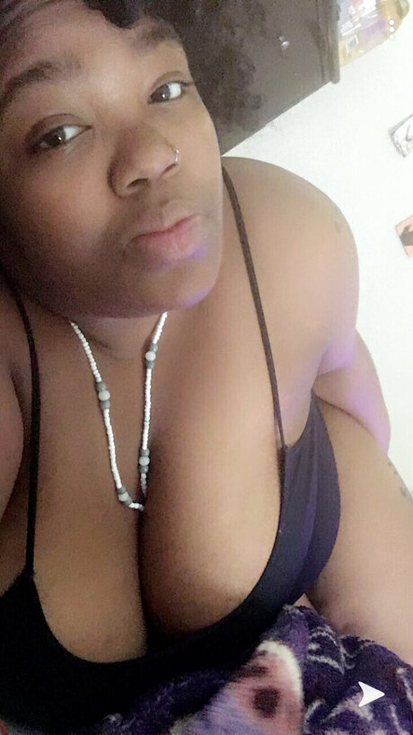 Nacktes geleaktes OnlyFans-Foto von Luminouscandi
