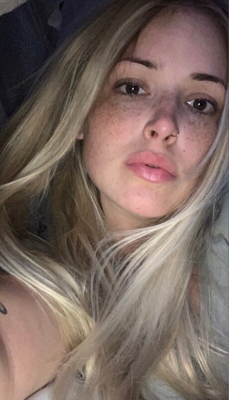 Nacktes geleaktes OnlyFans-Foto von Luckylilly