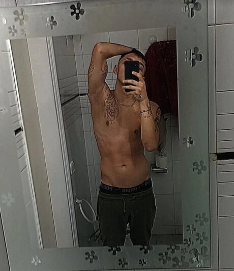 Nacktes geleaktes OnlyFans-Foto von Geradofc