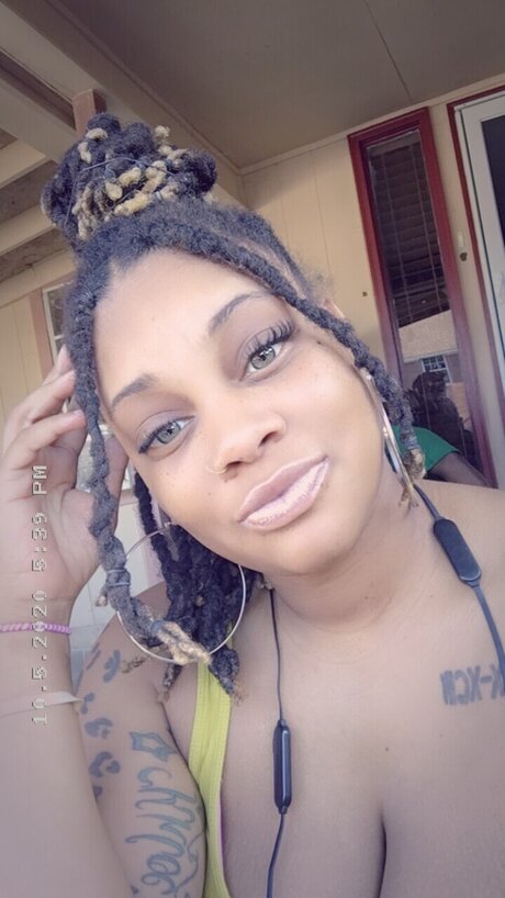 Nacktes geleaktes OnlyFans-Foto von Baddieredd
