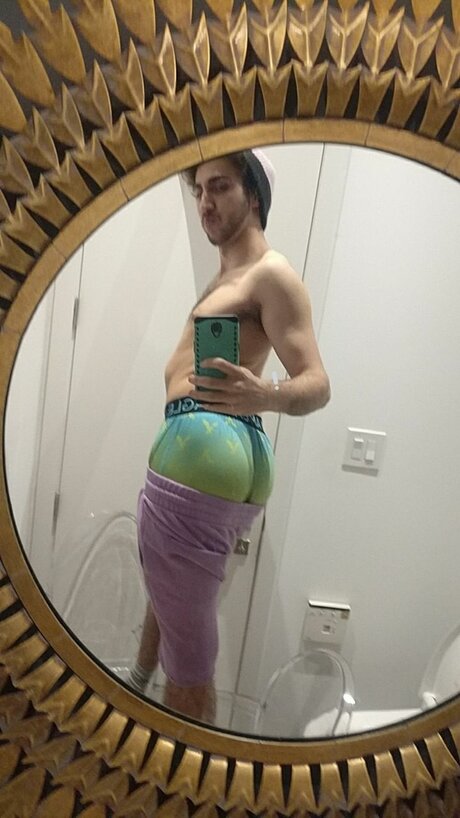 Nacktes geleaktes OnlyFans-Foto von Curryballs