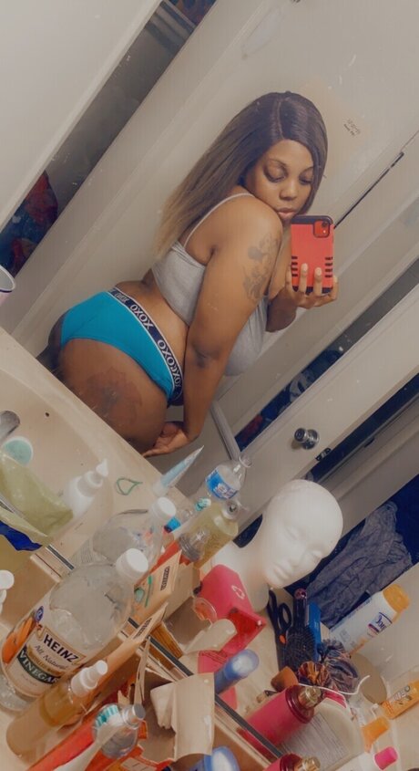 Nacktes geleaktes OnlyFans-Foto von Brown Sace