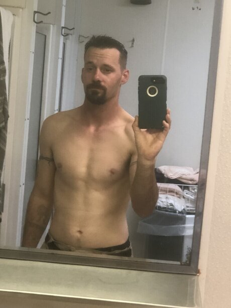 Nacktes geleaktes OnlyFans-Foto von Trey Manuel