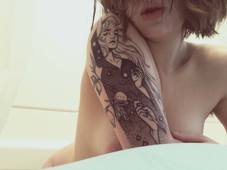 Nacktes geleaktes OnlyFans-Foto von Irelyne