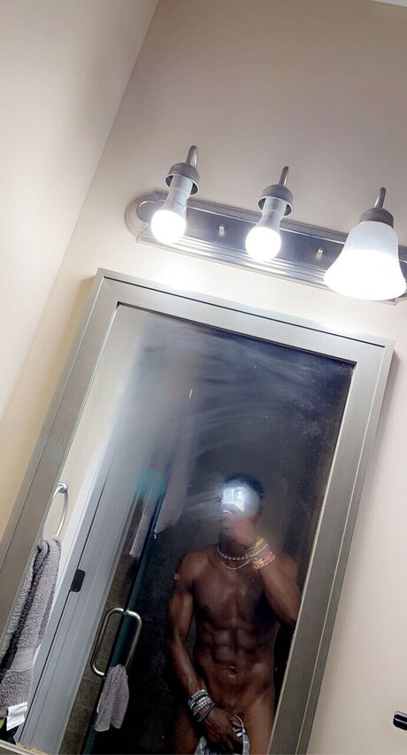 Nacktes geleaktes OnlyFans-Foto von King