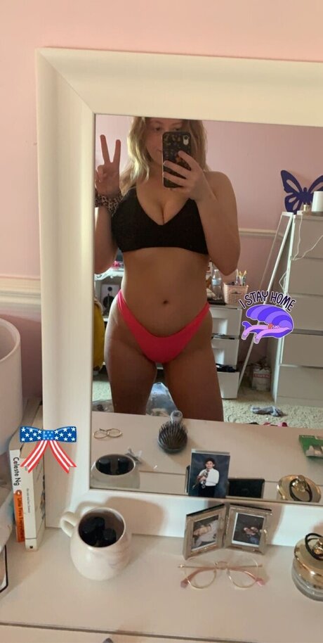 Nacktes geleaktes OnlyFans-Foto von Butterfly Babe