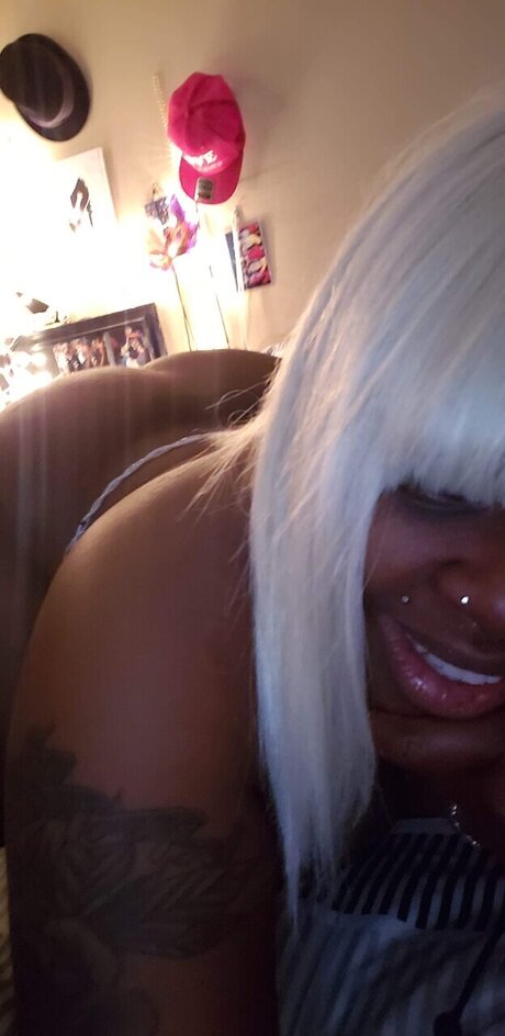 Nacktes geleaktes OnlyFans-Foto von Camouflage