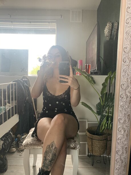 Nacktes geleaktes OnlyFans-Foto von Emilyx
