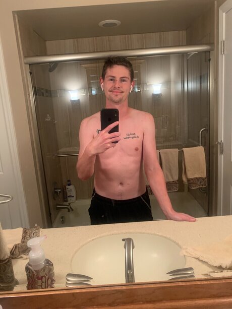 Nacktes geleaktes OnlyFans-Foto von Cuckboyconnor