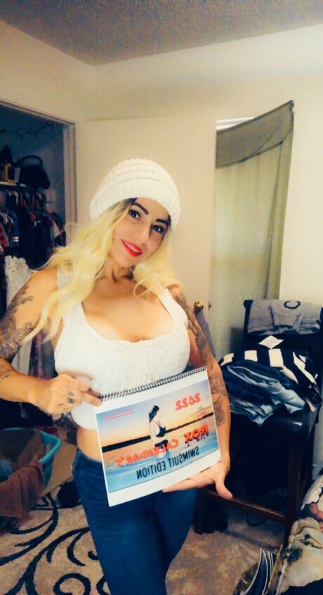Nacktes geleaktes OnlyFans-Foto von Roxanne Saldana