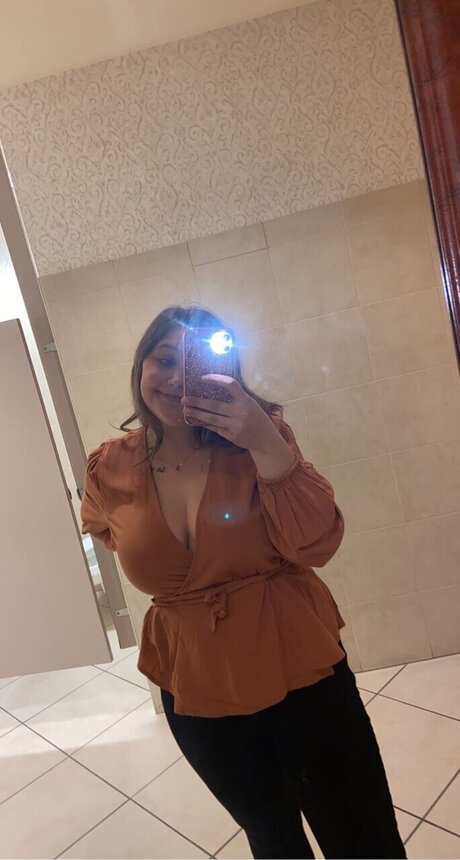 Nacktes geleaktes OnlyFans-Foto von Honeypot