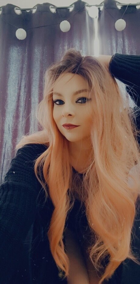 Nacktes geleaktes OnlyFans-Foto von Funny Shy Girl